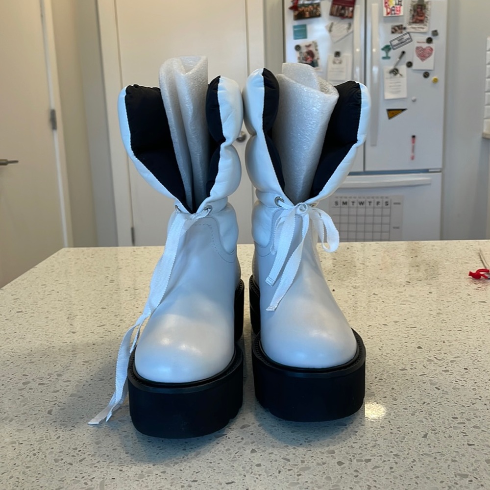 NWT Stuart Weitzman White Puff Platform Booties